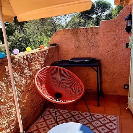 Apartment Studio 25m2 Independant Avec Terrasse Sans Vis A Vis Saint-Raphael (Var)